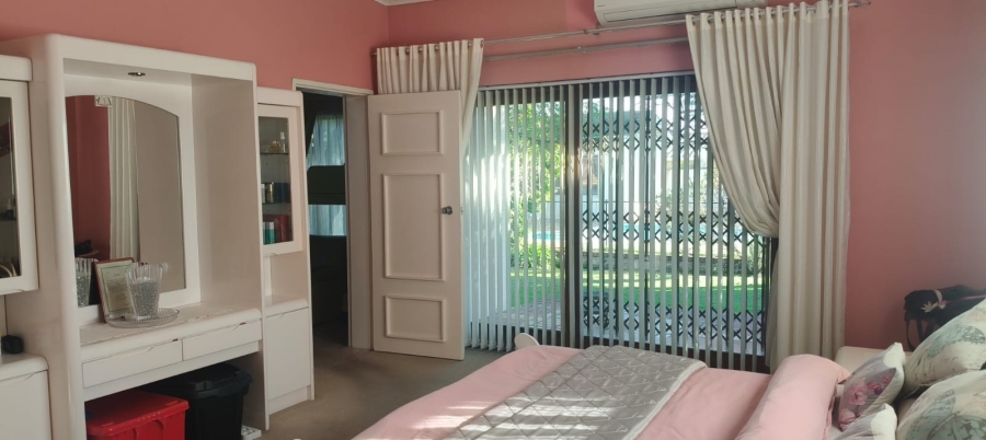 6 Bedroom Property for Sale in Cravenby Western Cape